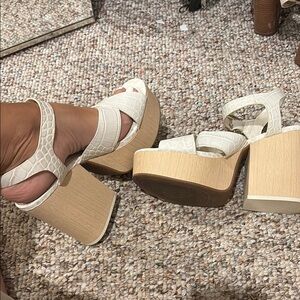 Vince Camuto Cream Croc-Embossed Platform Sandals